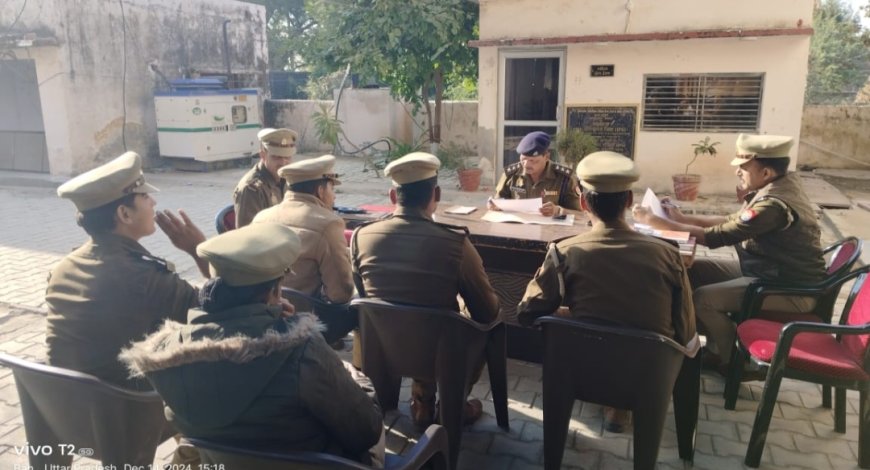 एसीपी ने पुलिसकर्मियों के साथ की बैठक, अपराधियों को चिन्हित करें